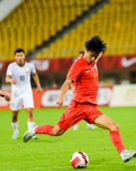 华体会官方入口-0-2！中国男足力不从心，难挡苦主进军亚洲杯4强，后防神奇不再